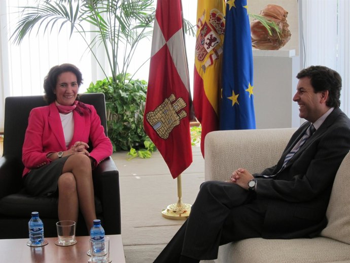 Reunión De La Presidenta De Las Cortes Con El Portavoz Del Grupo Popular