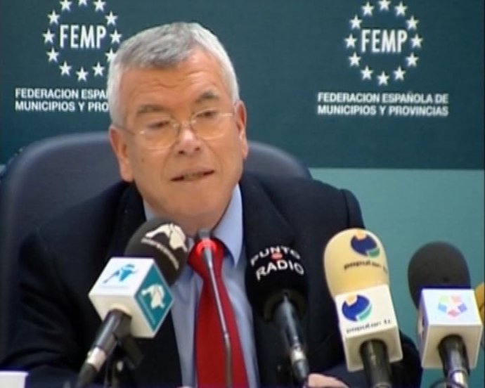 FEMP valora el Decreto Ley y PP lo critica