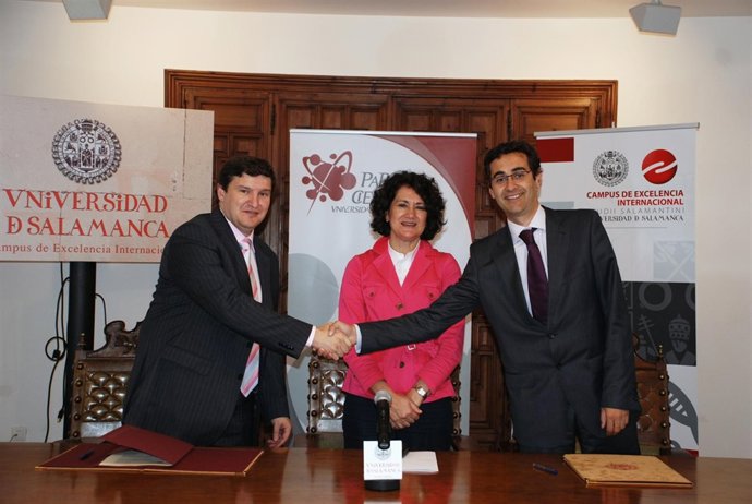 María Ángeles Serrano Entre José Miguel Sánchez Llorente Y  Antonio Benavides