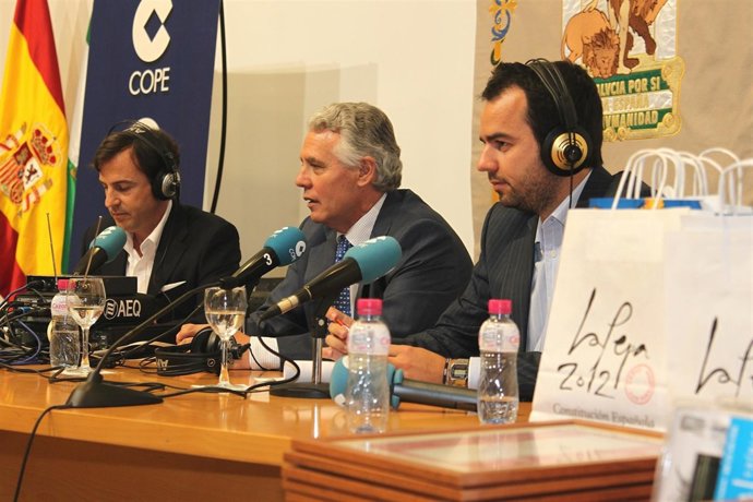 Francisco Menacho En Un Programa De La Cope