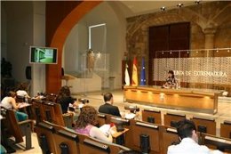 María Pérez Durante La Rueda De Prensa