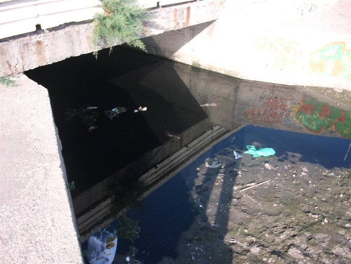 Aguas Residuales En El Zapillo. Almería 
