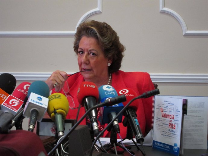 La Alcaldesa De Valencia, Rita Barberá En Rueda De Prensa.
