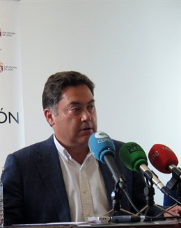 El Alcalde De Cuadros, Marcos Martínez