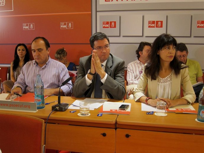 Óscar López, Minutos Antes De Iniciarse El Comité Autonómico Del PSCL