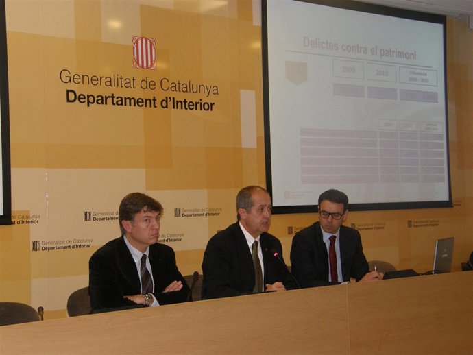 Joan Delort, El Primero Por La Izquierda.  