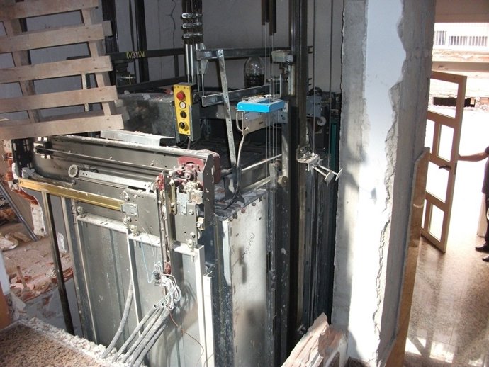 Ascensor Afectado Por El Terremoto Lorca