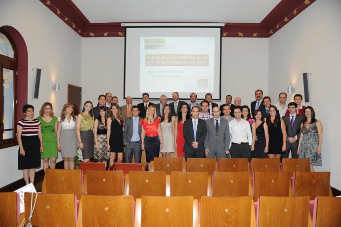 Alumnos Del 19 Máster En Auditoría De Cuentas De La Univer                      