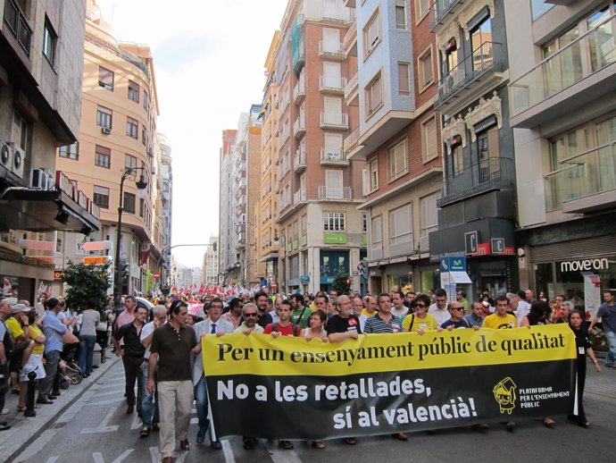 Manifestación En Defensa De La Enseñanza En Valenciano