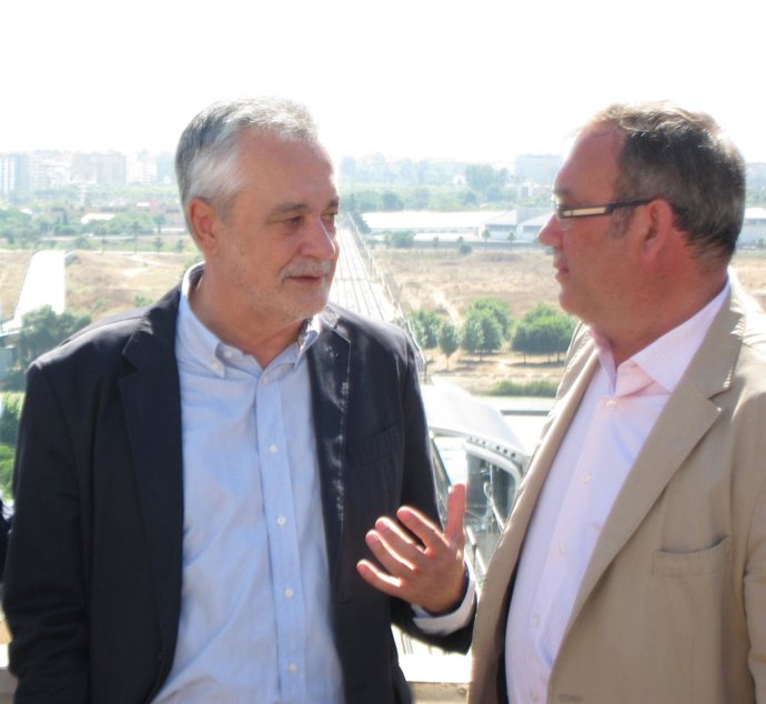 El Presidente De La Junta Charla Con El Alcalde De San Juan De Aznalfarache