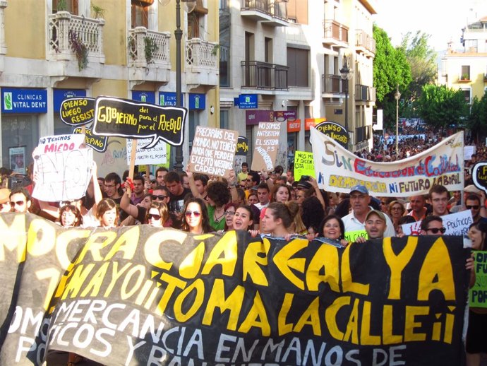 Los 'Indignados' Por Las Calles De Murcia