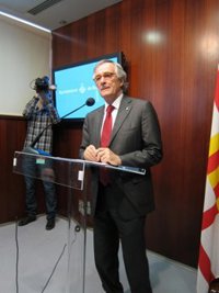 15M.- Trias pide a los acampados de plaza Cataluña que se vayan porque no les dejará eternizarse