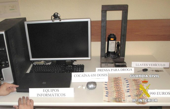 NP Guardia Civil (La Guardia Civil Detiene A Tres Personas Y Desmantela Un Punto