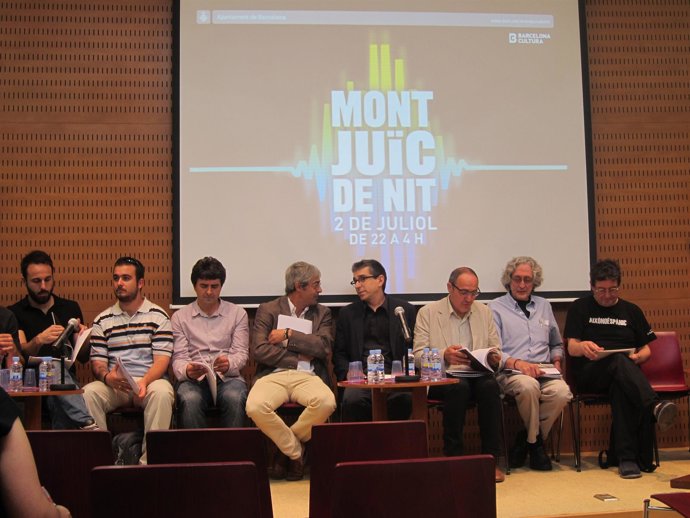 Jordi Martí Rodeado De Los Directores De Los Festivales