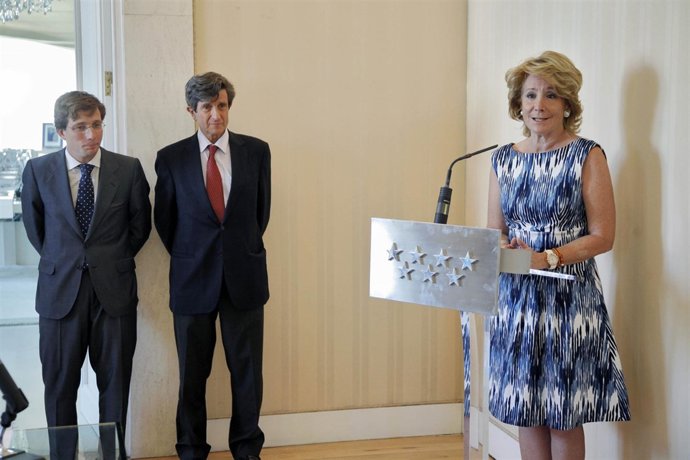 Toma De Posesión De García-Badell Y Martínez Almeida