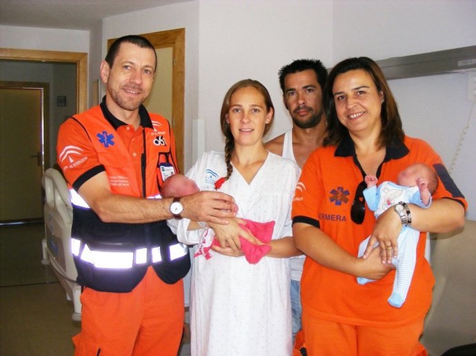 Equipo Del 061 Con Los Bebés