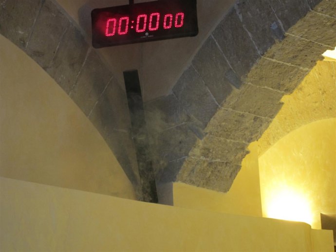 Humo Que Ha Salido De Un Foco En La Sala De Prensa Del Consell De Govern