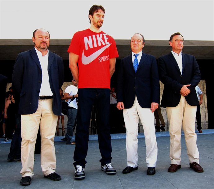 Pau Gasol Y Joaquín Ripoll En El ADDA
