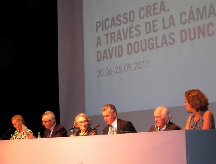 Plata Y Christine Ruiz Picasso En La Presentación De Una Muestra En El MPM