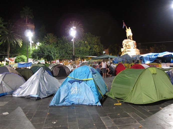 Tiendas De Campaña En La Plaza España