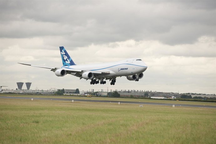 El 747-8 Carguero De Boeing En Su Primer Vuelo Con Biocombustibles