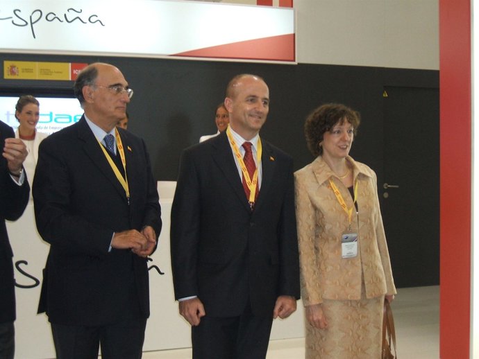 Sebastián Visita El Pabellón De España En Paris Air Show