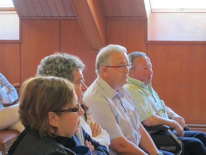 Los Acusados En La Sala De Vistas