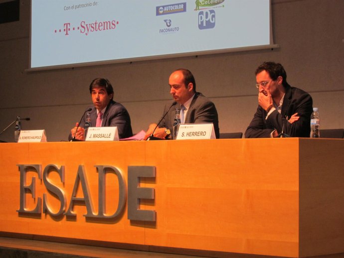 El Pte De Faconauto, Antonio Romero-Haupold,  Y Otros Ponentes