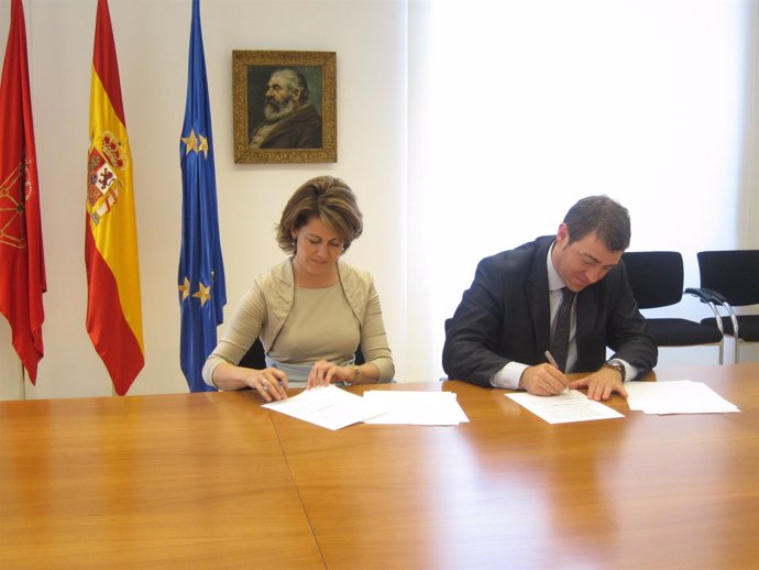 Yolanda Barcina Y Roberto Jiménez Firman El Acuerdo De Gobierno Hasta 2015.