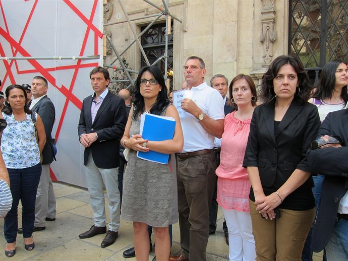 Mateu Isern Mira Como Un Indignado Le Critica