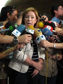 Sanz Atiende A Los Medios Tras La Jura De Camps