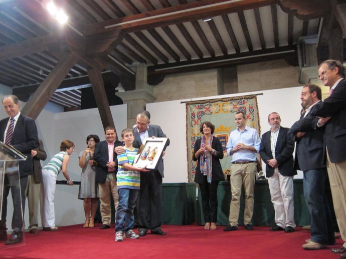 Enrique Maya Entrega Los Premios De Concursos Literarios Escolares.