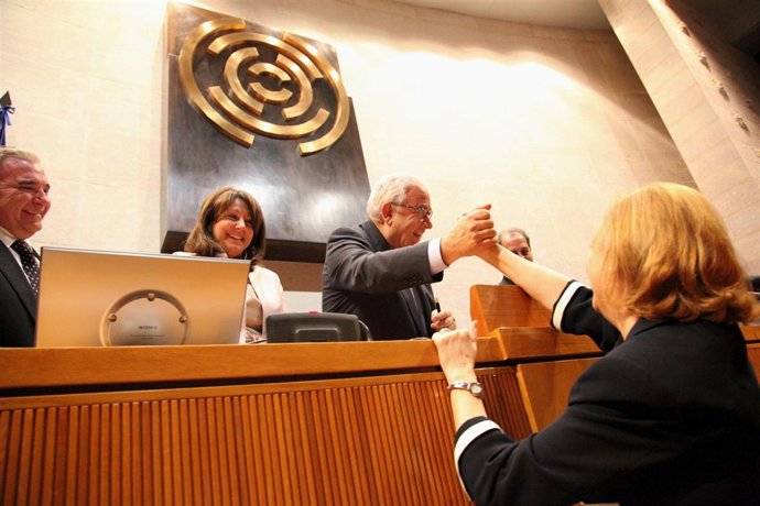 Biel Y Rudi Se Saludan Al Término Del Pleno