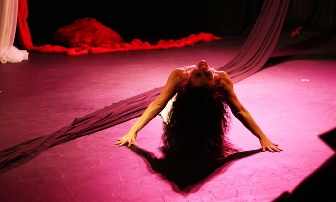 Escena De La Obra 'Cientos De Pájaros Me Impiden Andar'