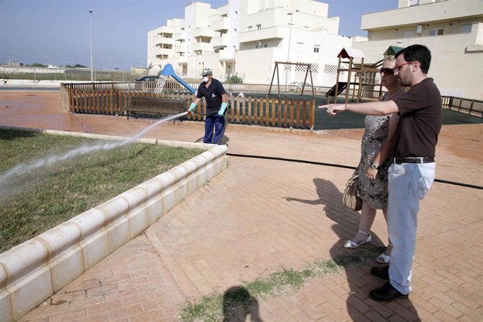 El Concejal De Salud Y Consumo Supervisa Una Fumigación