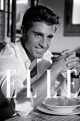 David Bustamante Posando Para La Revista 'Elle'