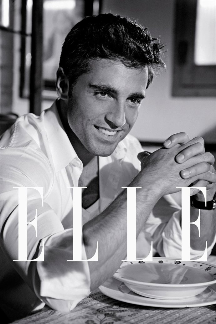 David Bustamante Posando Para La Revista 'Elle'