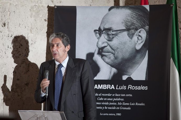 Hijo Del Poeta Granadino Luis Rosales Durante El Homenaje Al Artista