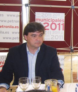 El Delegado De Obras Publicas Y Vivienda En Huelva, Gabriel Cruz.