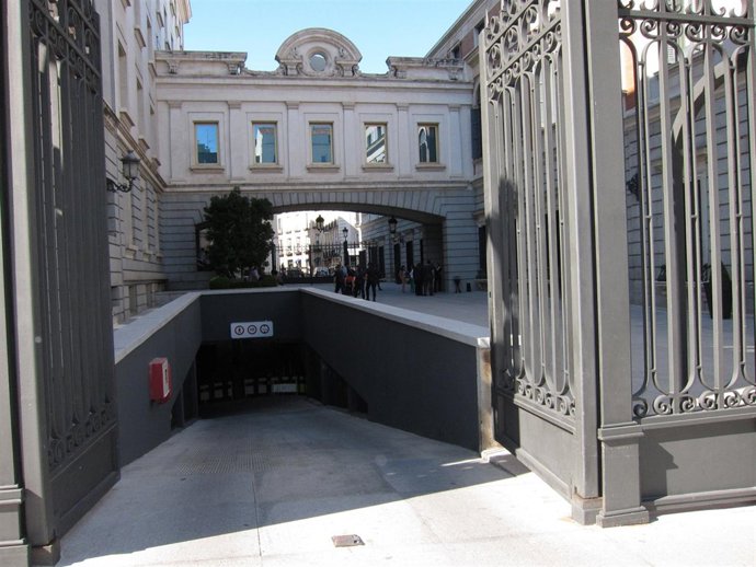 Parking Del Congreso De Los Diputados
