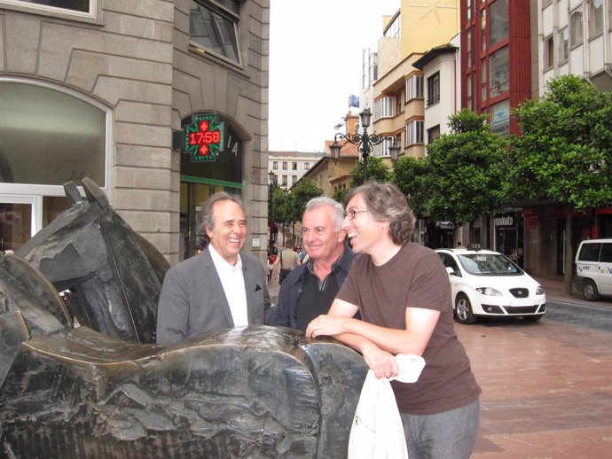 Serrat, Victor Manuel Y David Trueba En Oviedo