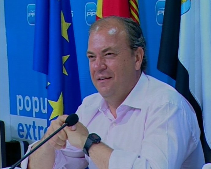 Monago comienza a componer su gobierno