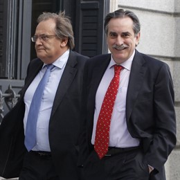 Valeriano Gómez Llegando Al Congreso