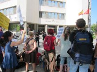 Unos 40 'indignados' piden la "absolución" de los detenidos en la manifestación de 'Juventud sin futuro' de abril