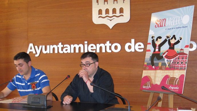 Muro Y Frías, Junto Al Cartel 