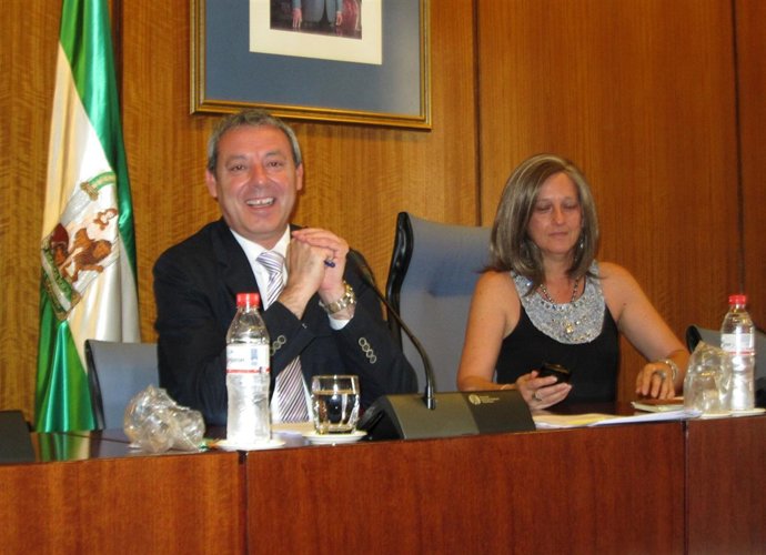 El Consejero De Educación, Francisco Álvarez De La Chica, Hoy En El Parlamento