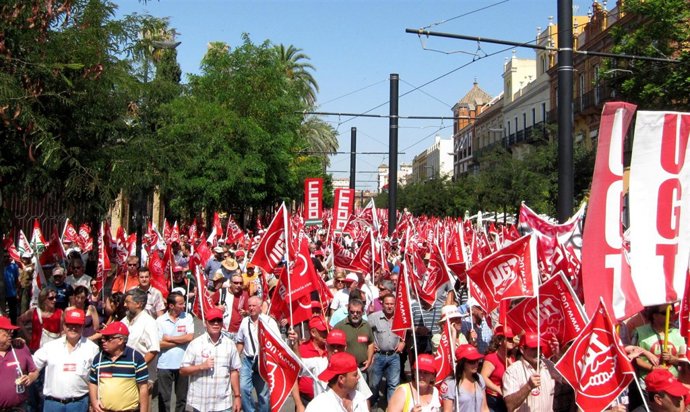 Manifetación En Sevilla De CCOO Y UGT.