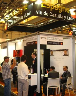 Expositor De Cyl En Vinexpo De Burdeos.