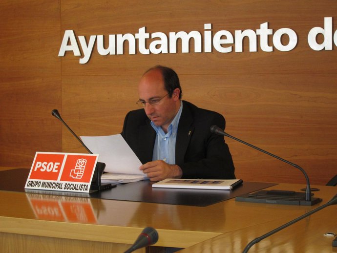 El Portavoz Del Grupo Socialista Vicente Urquía