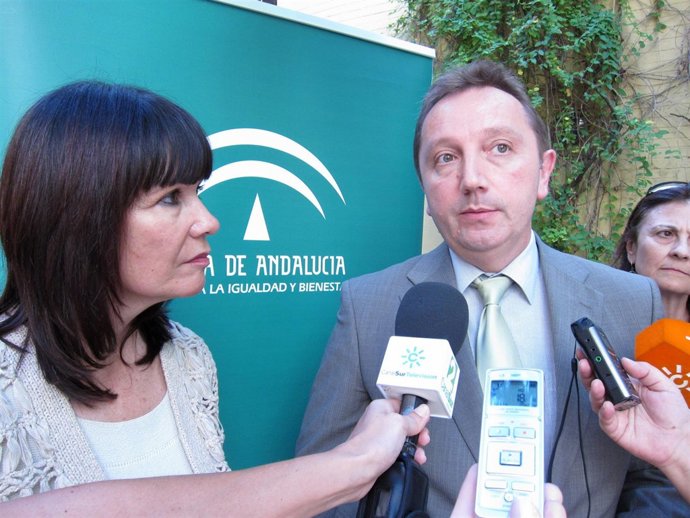 El Consejero De Empleo, Manuel Recio, En Un Acto Con Micaela Navarro